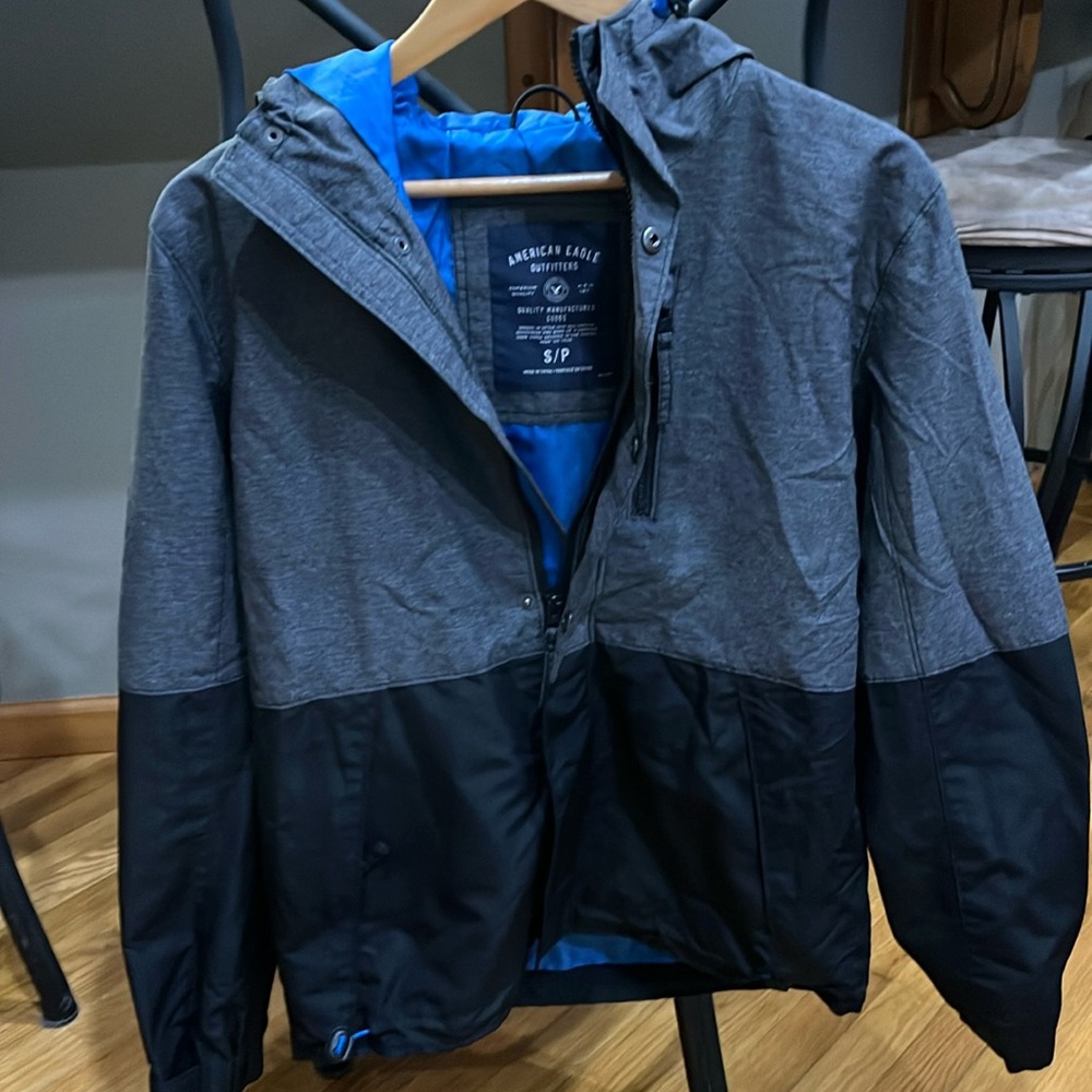 Like new! American Eagle Lightweight Jacket w hood, size sm. Zip & snap front.